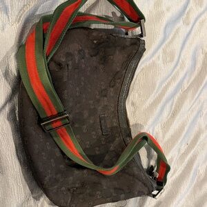 Gucci Black Crossbody Bag with Green and Red Strap